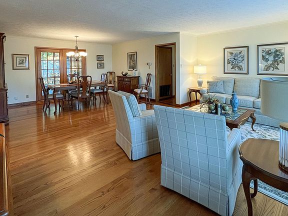 3rd image of 3627 Laurel Oak Ln