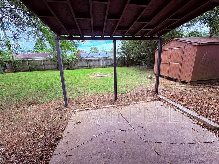 220 Randall Dr — Photo 5