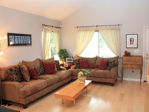 3rd image of 178 Cheryl Beck Dr