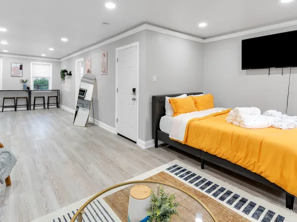 258 Clerk Street image 4 of 21