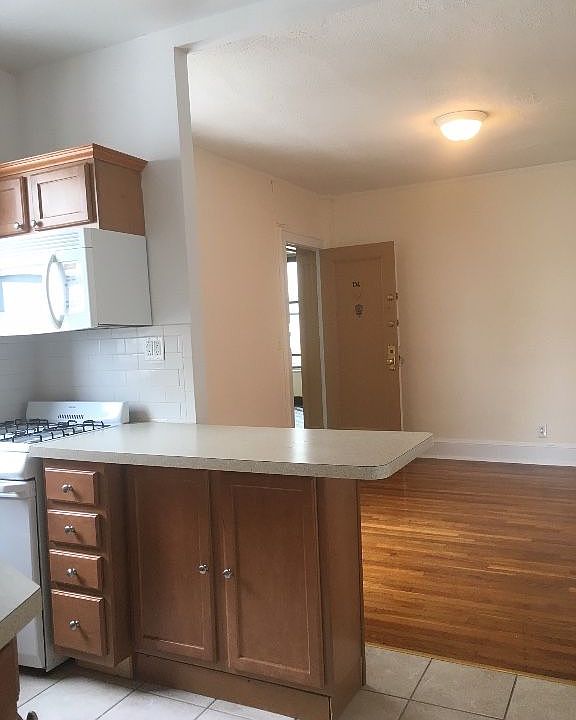 1st image of 2170 Crescent St APT 3A