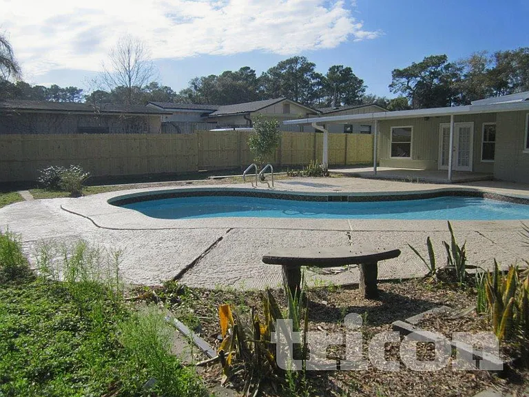 6904 Holiday Rd N — Photo 15
