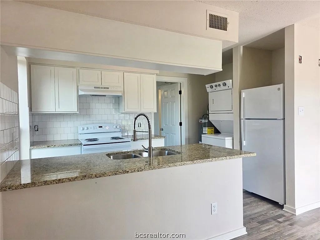 2 bed, 3768 sqft, $1,350 — Photo 1