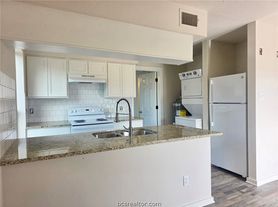 1020 Autumn Cir, College Station, TX