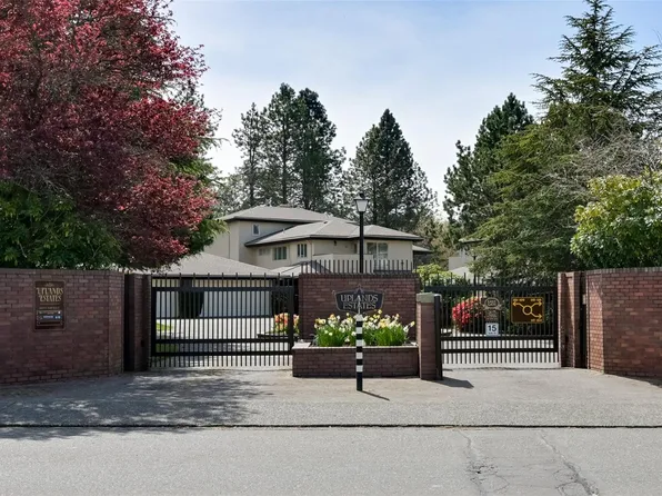 2345 Cedar Hill Cross Rd #104, Oak Bay, BC V8P 5M8
