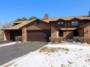 5 Indian Trail Dr, Westmont, IL