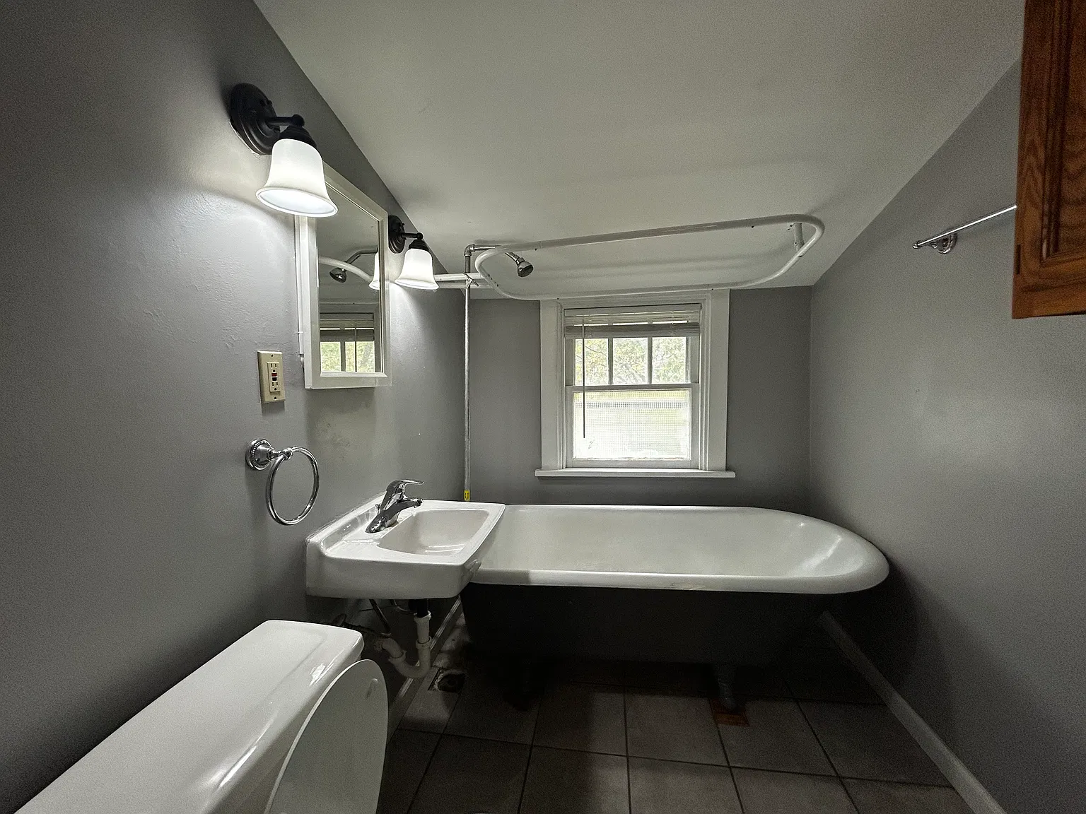 2 bed, $1,050 — Photo 3