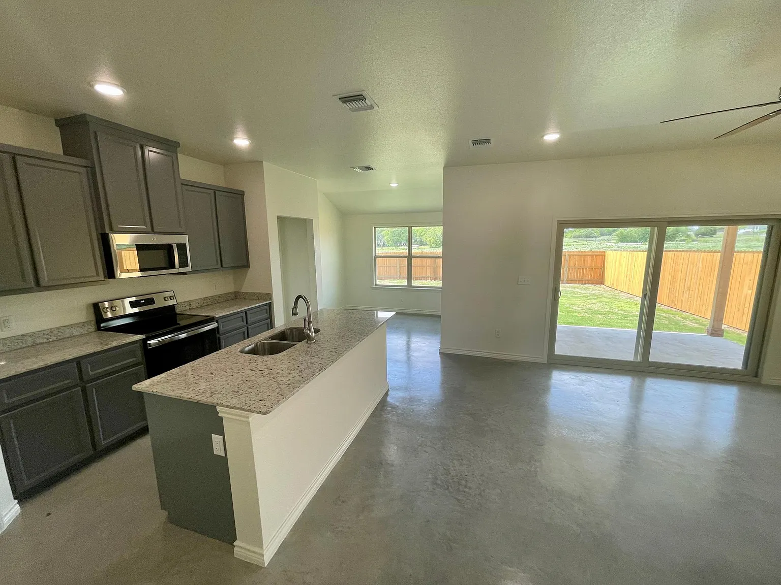 3 bed, 1542 sqft, $1,799 — Photo 4