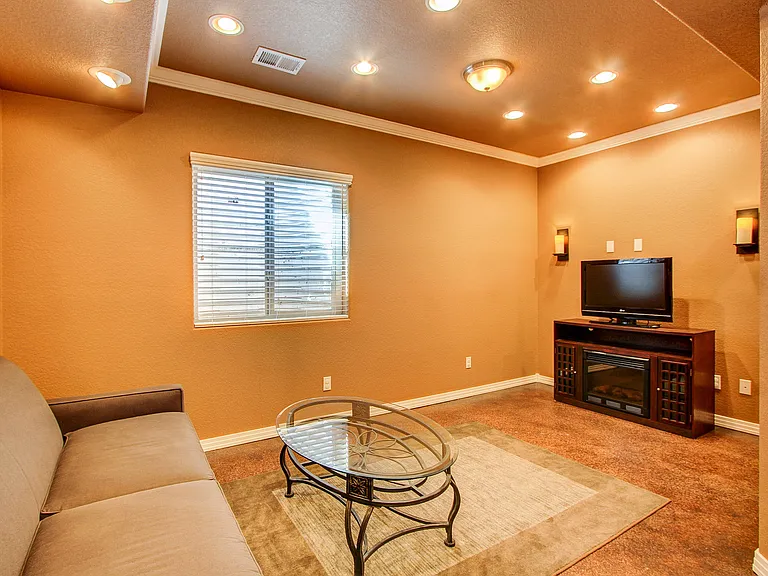 3561 Yosemite St — Photo 18