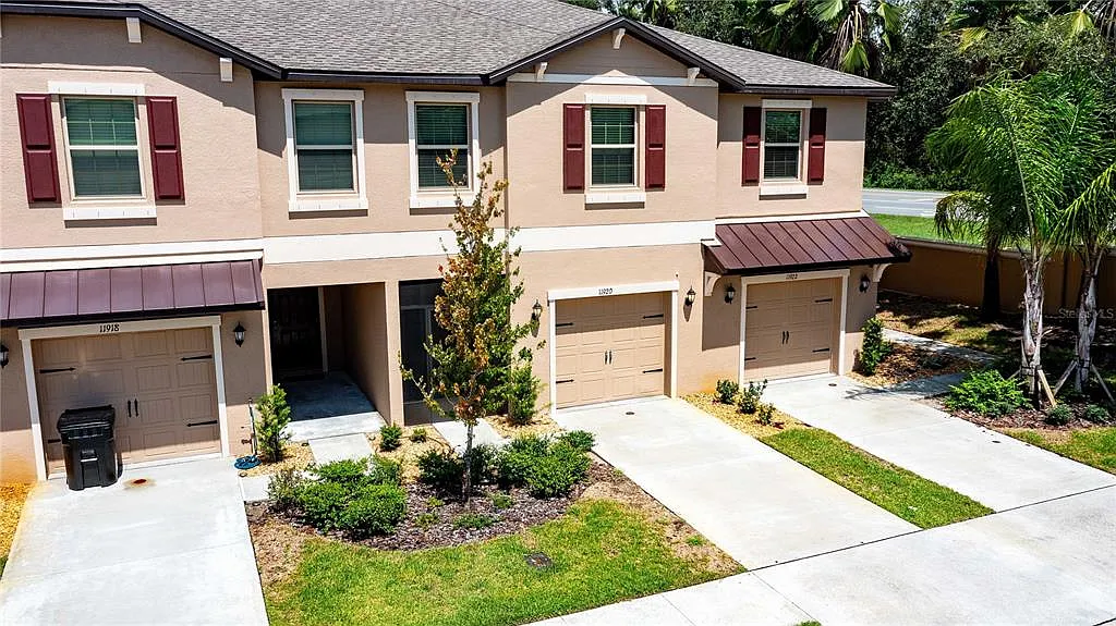 3 bed, 2.5 bath, 1666 sqft, $1,950 — Photo 3