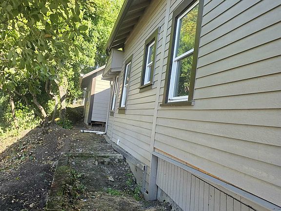 4th image of 633 SE Kane St