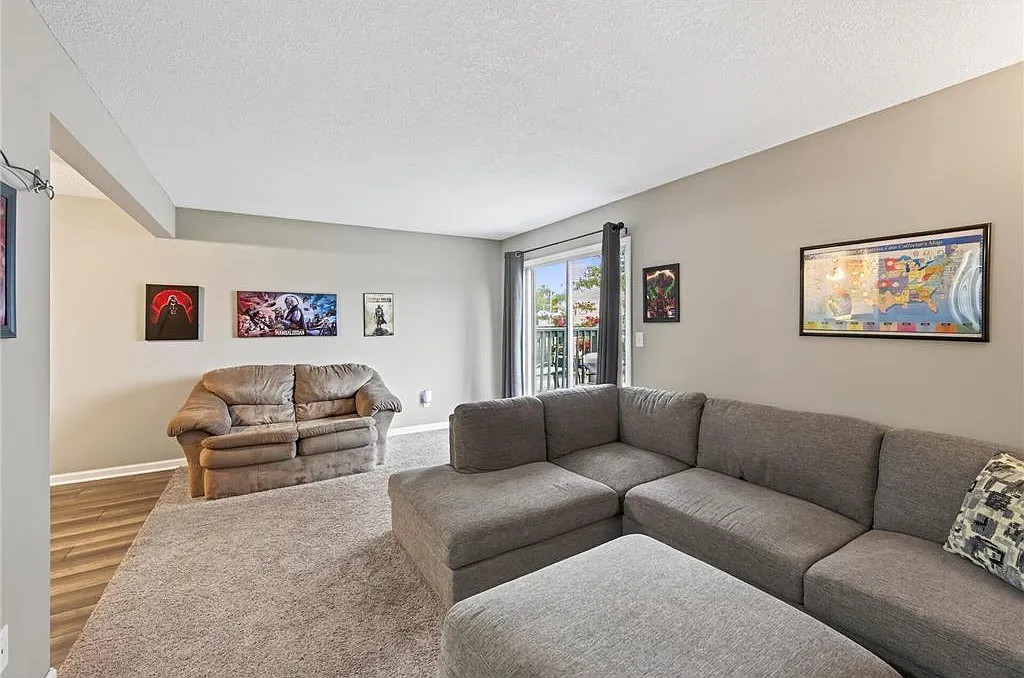 3 bed, 1320 sqft, $1,995 — Photo 3
