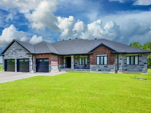 1211 Woodburn Rd, Hamilton, ON L0R 1P0