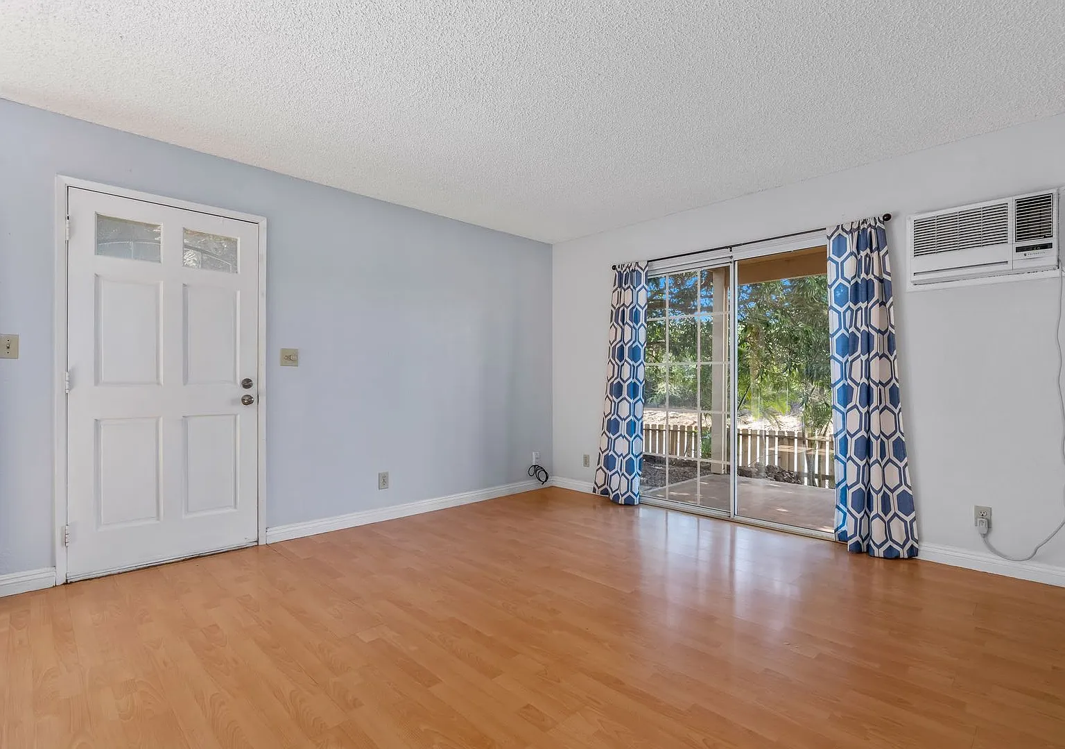 Remodeled 2 Bed / 1.5 Bath at Kihei Villages with Spacious Fenced Yard — Photo 3
