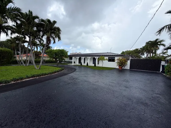 8490 Grand Canal Dr, Miami, FL 33144