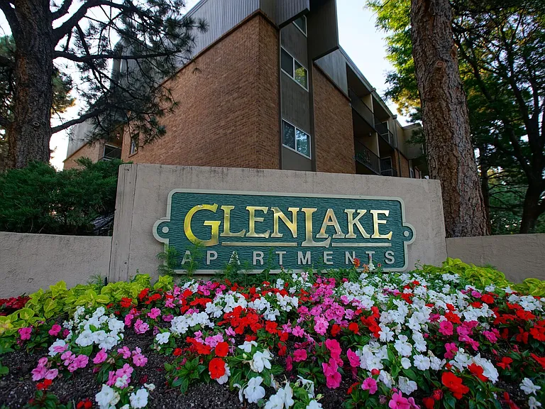 Glenlake — Photo 26