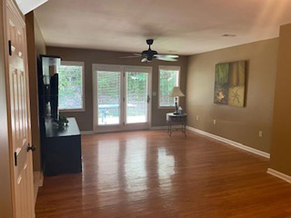 2nd image of 859 Northmonte Ct