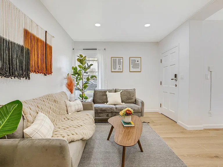 533 N Cerritos Ave — Photo 10