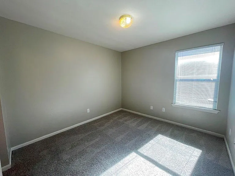 2305 Bakers Way — Photo 32