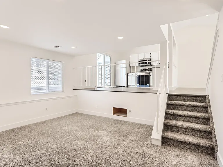 2046 Sumac St — Photo 13
