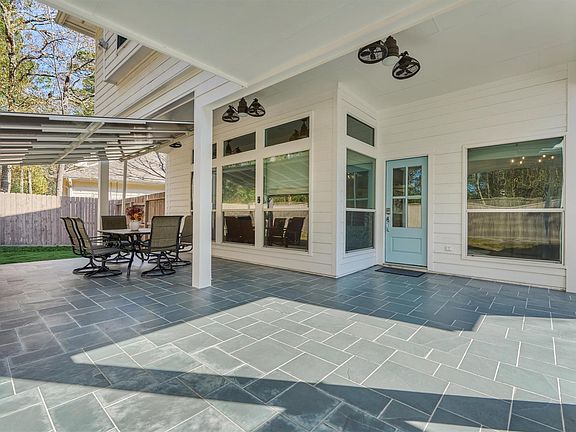 3rd image of 19 Pipers Meadow St