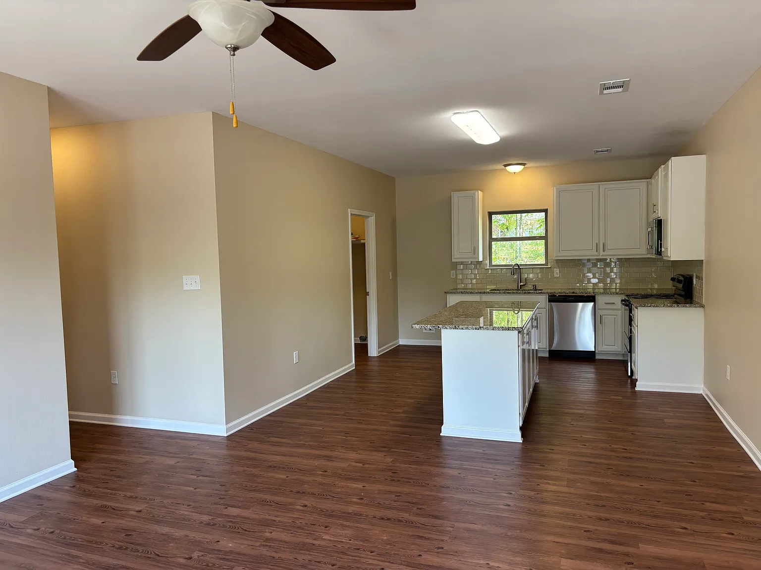 2 bed, 1000 sqft, $1,395 — Photo 3