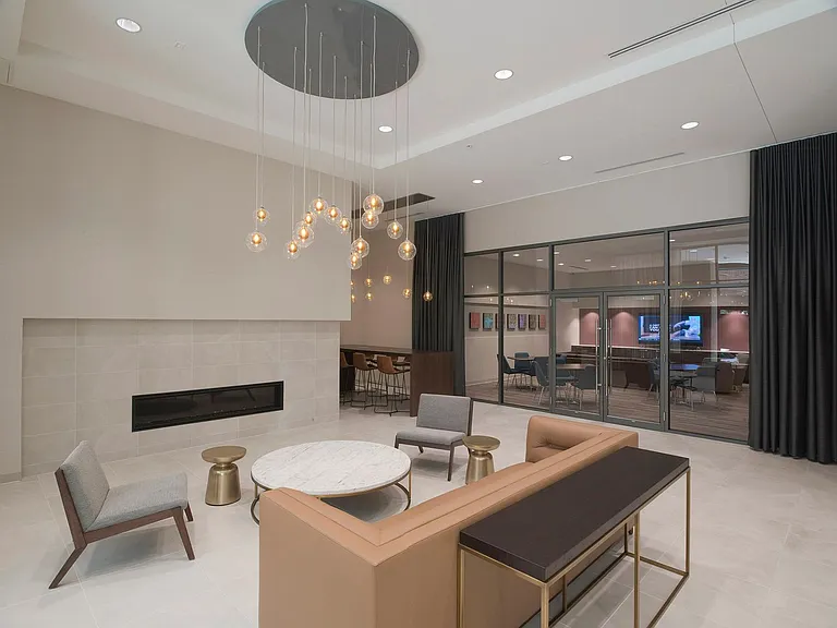 1 Uptown Cir — Photo 11