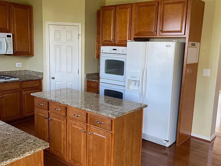 233 Morlyn Dr — Photo 4