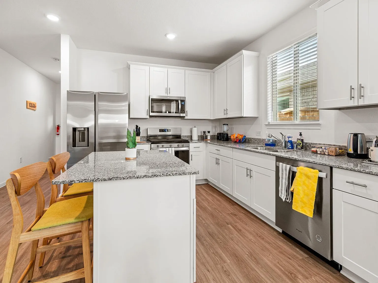 3 bed, 1740 sqft, $2,500 — Photo 4