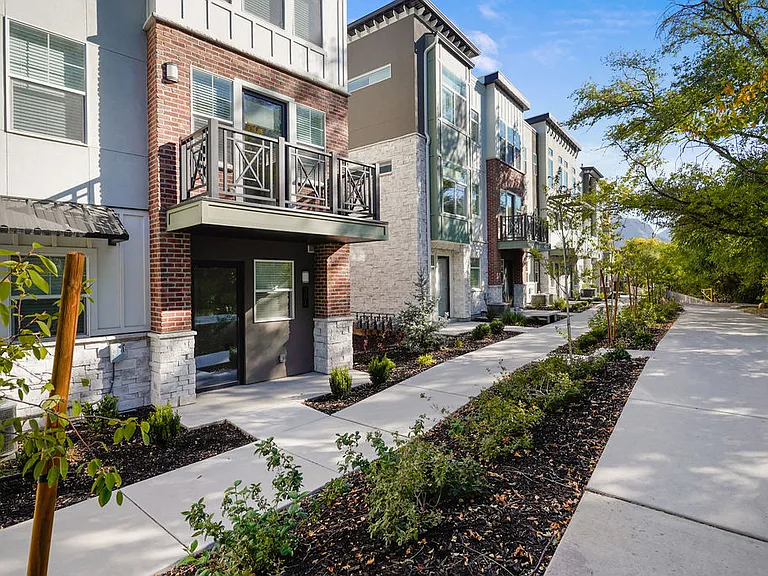 Current by Lotus Townhomes — Photo 32