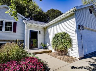 1084 N Thompson Rd, Sun Prairie, WI 53590