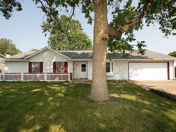 2nd image of 808 Barlow St