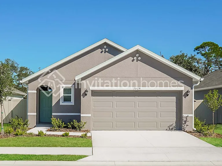 7924 Majestic Palms Ct — Photo 1