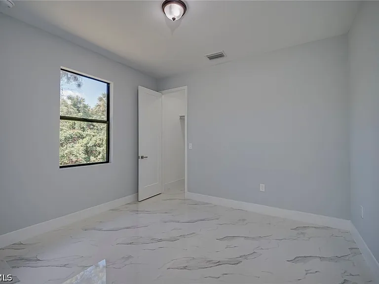 872 Spaulding St E — Photo 23