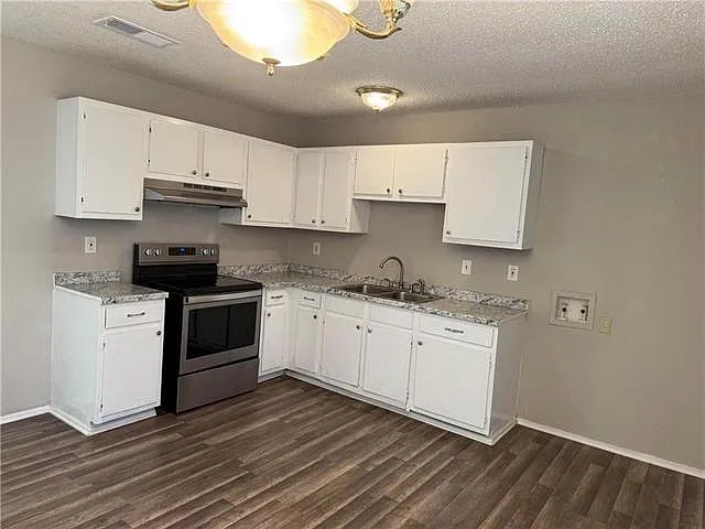 3 bed, 2.0 bath, 1258 sqft, $1,560 — Photo 2