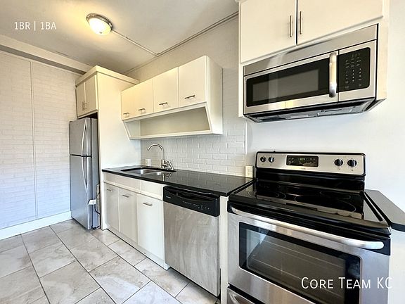 2nd image of 710 W 48th St #303