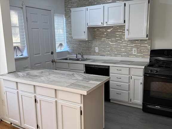 4th image of 1343 Queen St NE