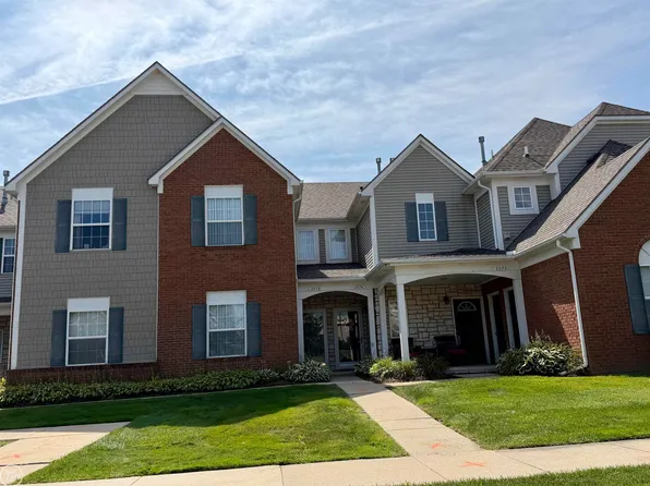 2078 Monarch Dr, Shelby Township, MI 48316
