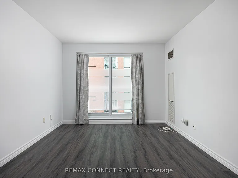 230 King St E #710 — Photo 7