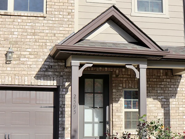 2595 Wellesley Square Dr — Photo 2