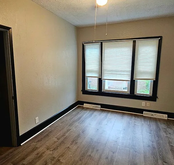 240-240.5 Richland Ave — Photo 17