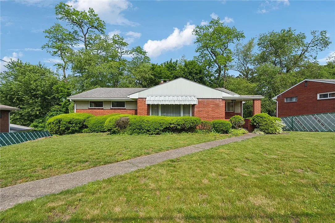 1341 Foxboro Dr photo 1