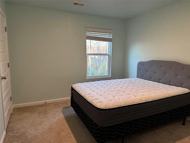 146 Silver Birch Pass — Photo 4