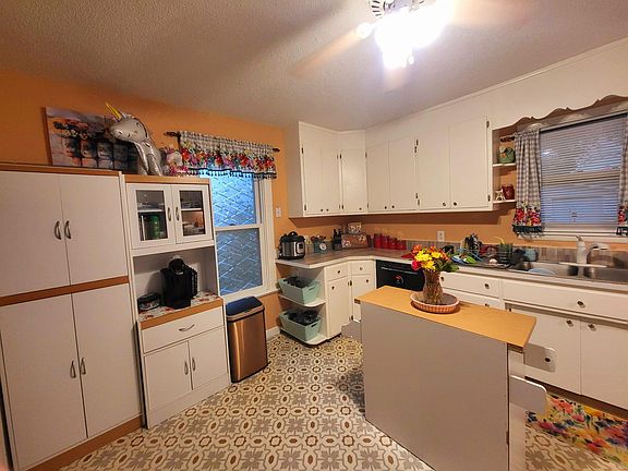 3rd image of 302 2nd Ave SE