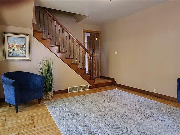 3rd image of 301 N Payne St