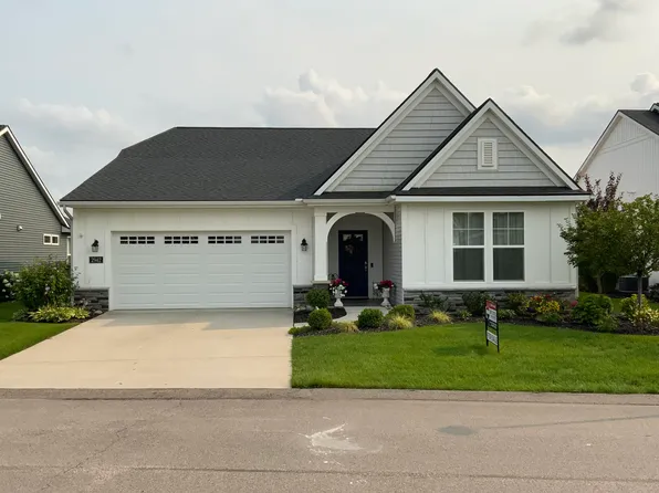 2942 Isle Water Dr, Belmont, MI 49306