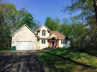 535 Creek Rd, Poughkeepsie, NY 12601