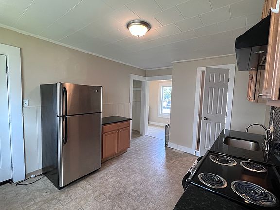 2nd image of 6 Prospect St #1