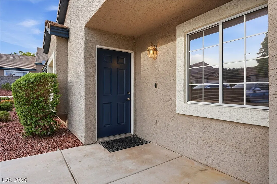 3 bed, 2.0 bath, 1432 sqft, $2,950 — Photo 2