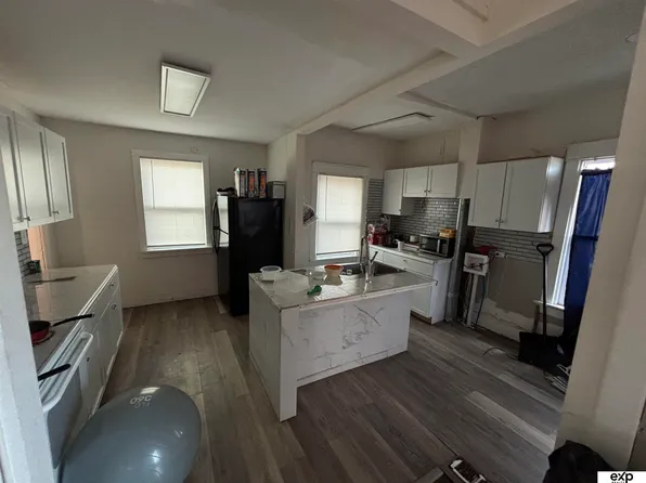 2216 Evans St, Omaha, NE 68110